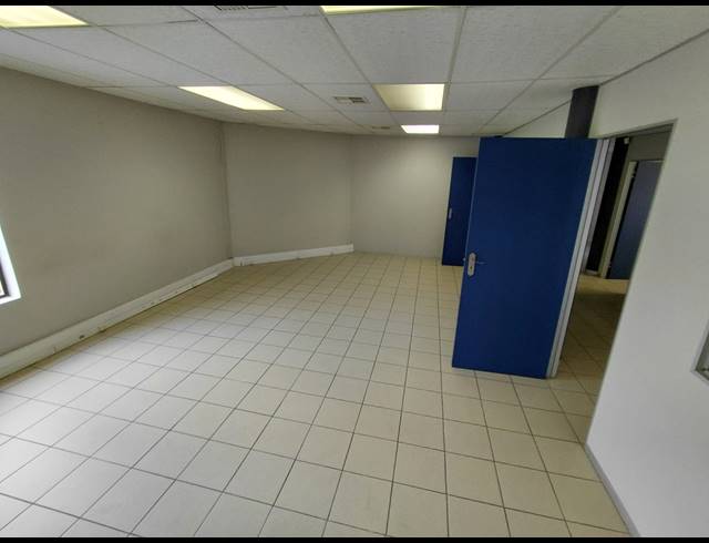 151M² OFFICE TO LET IN FOURWAYS